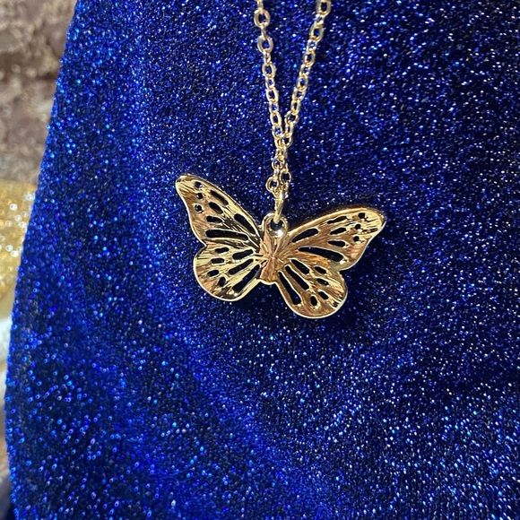 NWT 🦋 HIGH POLISHED GOLD METAL BUTTERFLY LYRIC NECKLACE DAINTY - Picture 4 of 11